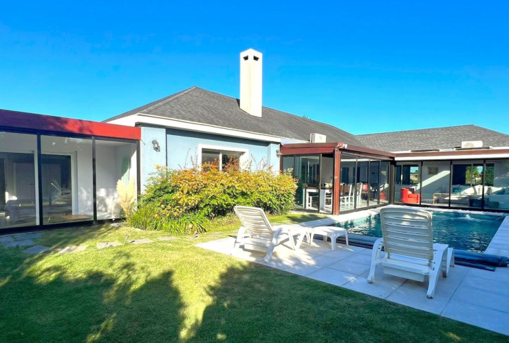 URUGUAY - Montevideo region - Magnificent villa with pool in a gated and secure area