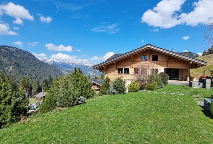 Beautiful and luxurious chalet with indoor pool- Gstaad Valley