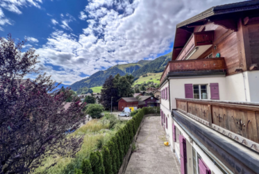 Rare opportunity in Château-d'Œx: 5 room apartment with panoramic view