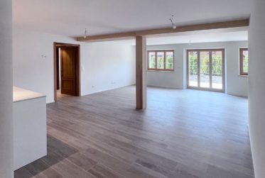 Rare opportunity in Château-d'Œx: 5 room apartment with panoramic view