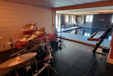 Beautiful and luxurious chalet with indoor pool- Gstaad Valley