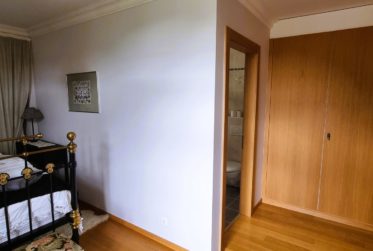 Beautiful 3.5-Room Apartment within a Historic Alpine Residence