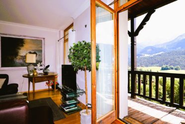 Beautiful 3.5-Room Apartment within a Historic Alpine Residence