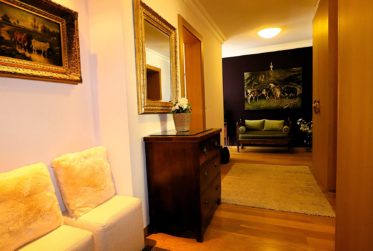 Beautiful 3.5-Room Apartment within a Historic Alpine Residence