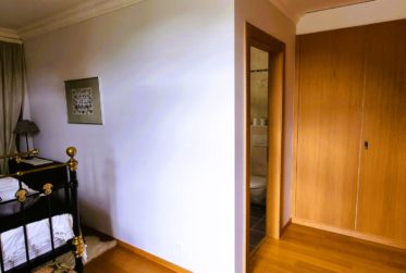 Beautiful 3.5-Room Apartment within a Historic Alpine Residence