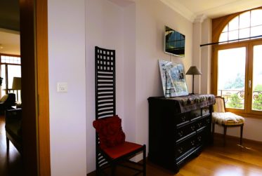 Beautiful 3.5-Room Apartment within a Historic Alpine Residence