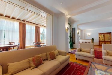 Beautiful 3.5-Room Apartment within a Historic Alpine Residence