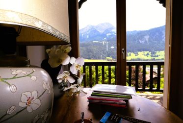 Beautiful 3.5-Room Apartment within a Historic Alpine Residence