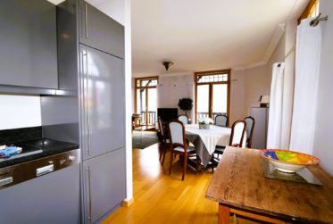 Beautiful 3.5-Room Apartment within a Historic Alpine Residence