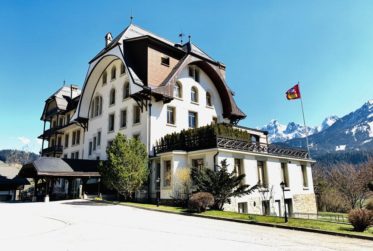 Beautiful 3.5-Room Apartment within a Historic Alpine Residence