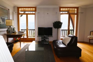 Beautiful 3.5-Room Apartment within a Historic Alpine Residence