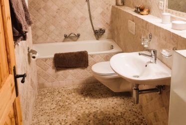 Magnificent apartment in a luxurious historic residence