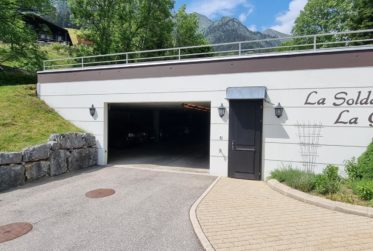 Magnificent apartment in a luxurious historic residence