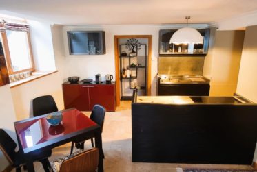 Magnificent apartment in a luxurious historic residence